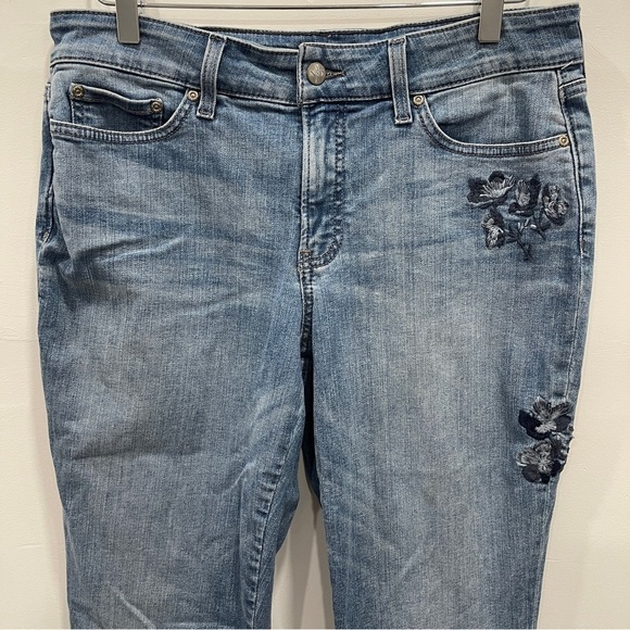 NYDJ Boyfriend Jeans Embroidered Size 8 - Picture 3 of 15